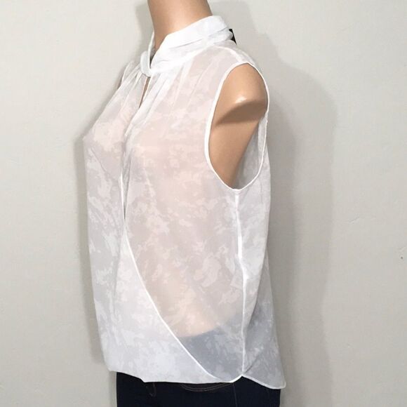 Kenneth Cole Crossover top in white splash. NWT - Picture 3 of 8